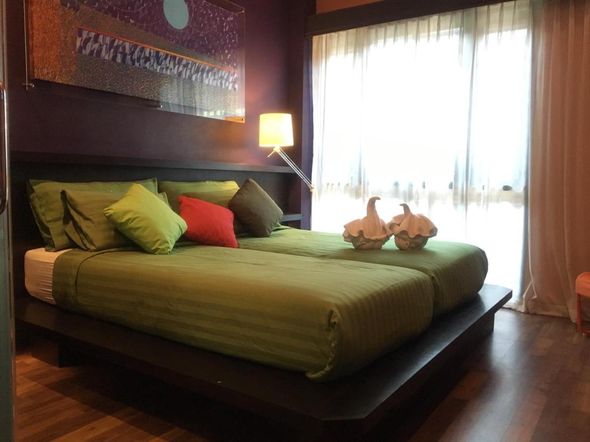 Third Rock Hostel Bangkok Ngoại thất bức ảnh
