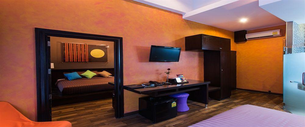 Third Rock Hostel Bangkok Ngoại thất bức ảnh