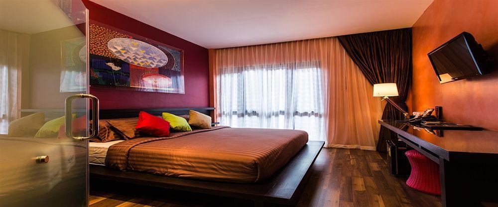 Third Rock Hostel Bangkok Ngoại thất bức ảnh