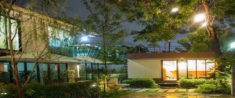 Third Rock Hostel Bangkok Ngoại thất bức ảnh