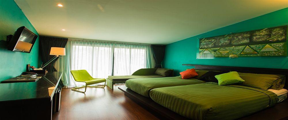 Third Rock Hostel Bangkok Ngoại thất bức ảnh
