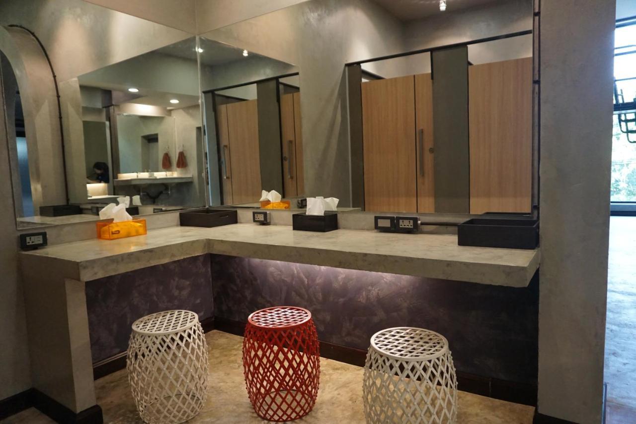 Third Rock Hostel Bangkok Ngoại thất bức ảnh