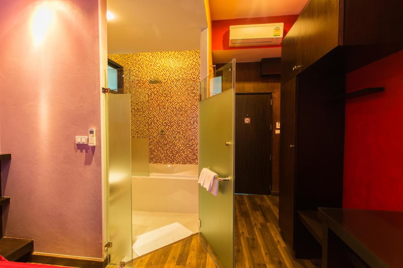 Third Rock Hostel Bangkok Ngoại thất bức ảnh