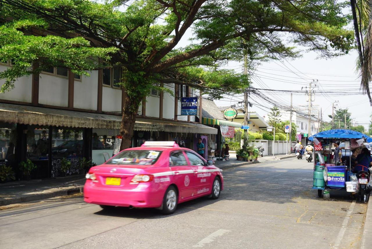 Third Rock Hostel Bangkok Ngoại thất bức ảnh