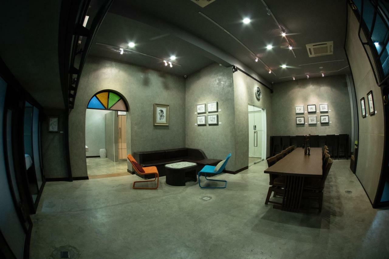 Third Rock Hostel Bangkok Ngoại thất bức ảnh