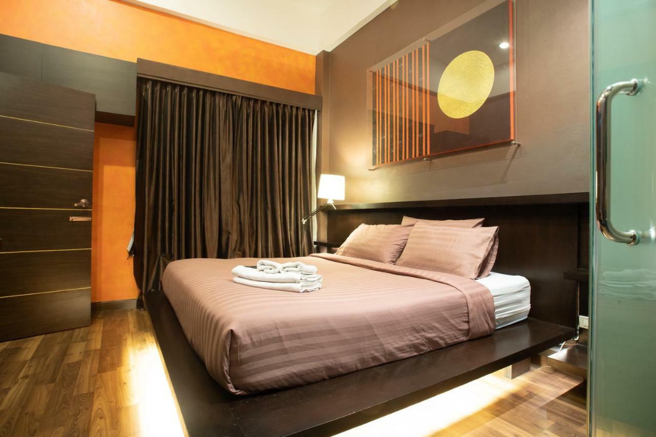 Third Rock Hostel Bangkok Ngoại thất bức ảnh
