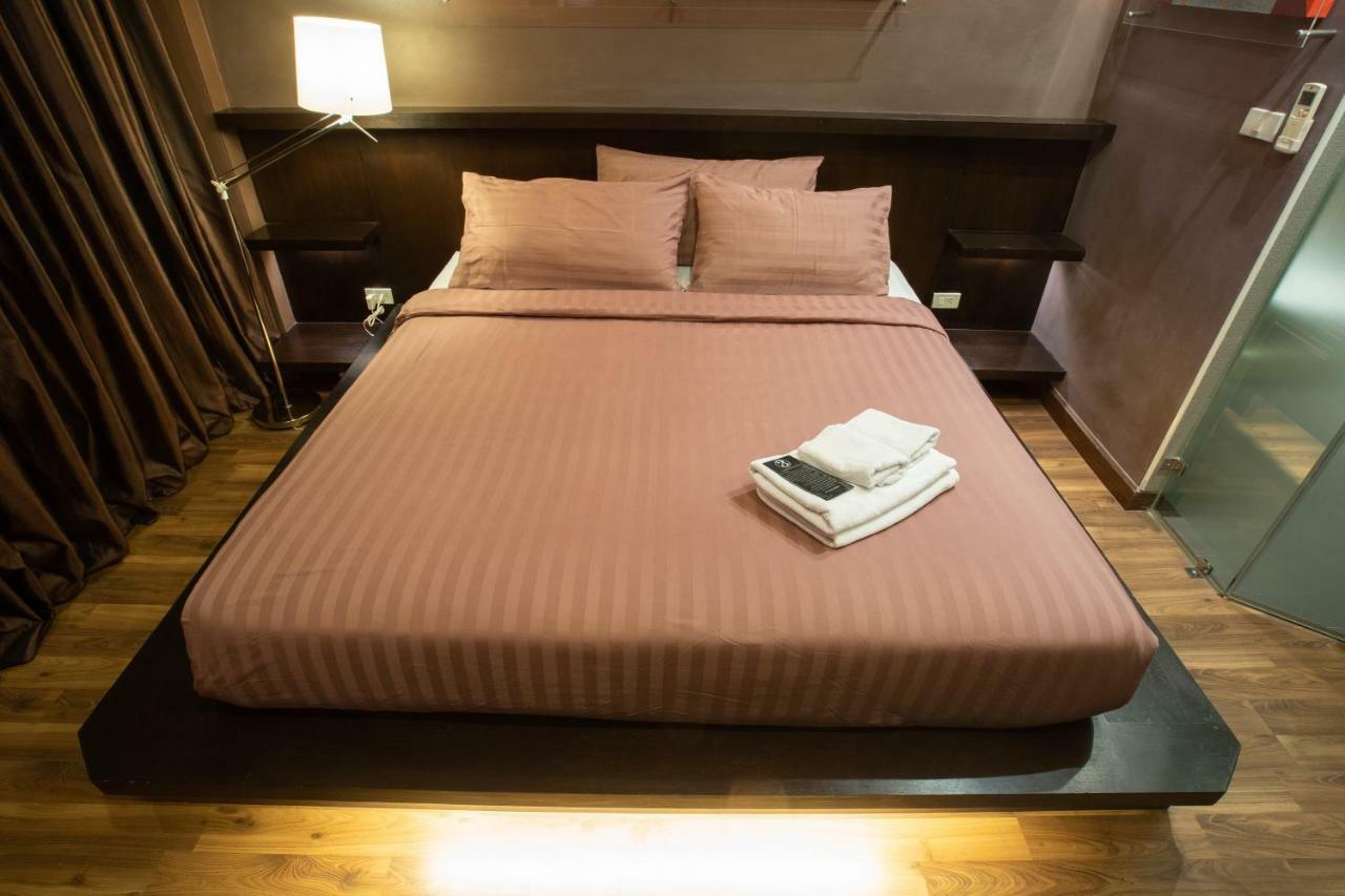 Third Rock Hostel Bangkok Ngoại thất bức ảnh