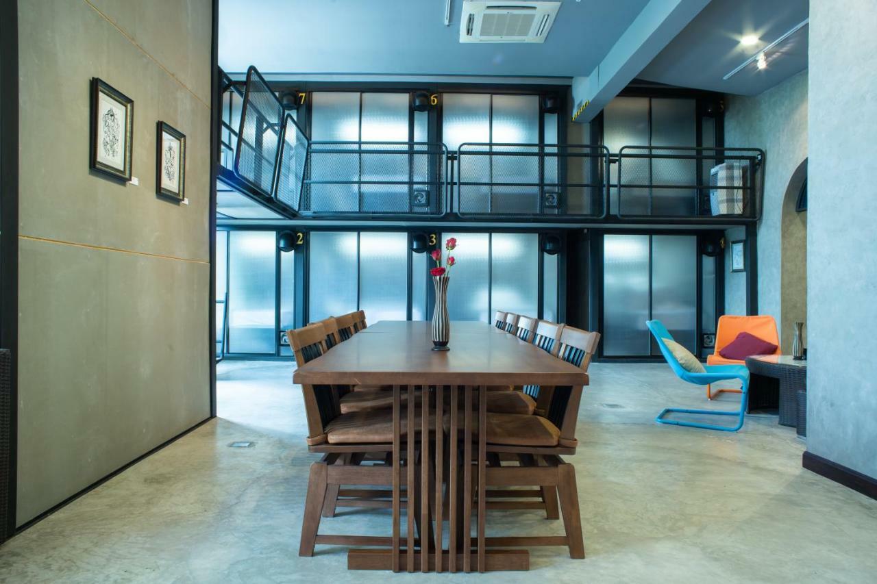 Third Rock Hostel Bangkok Ngoại thất bức ảnh