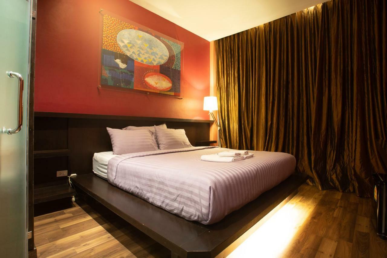Third Rock Hostel Bangkok Ngoại thất bức ảnh