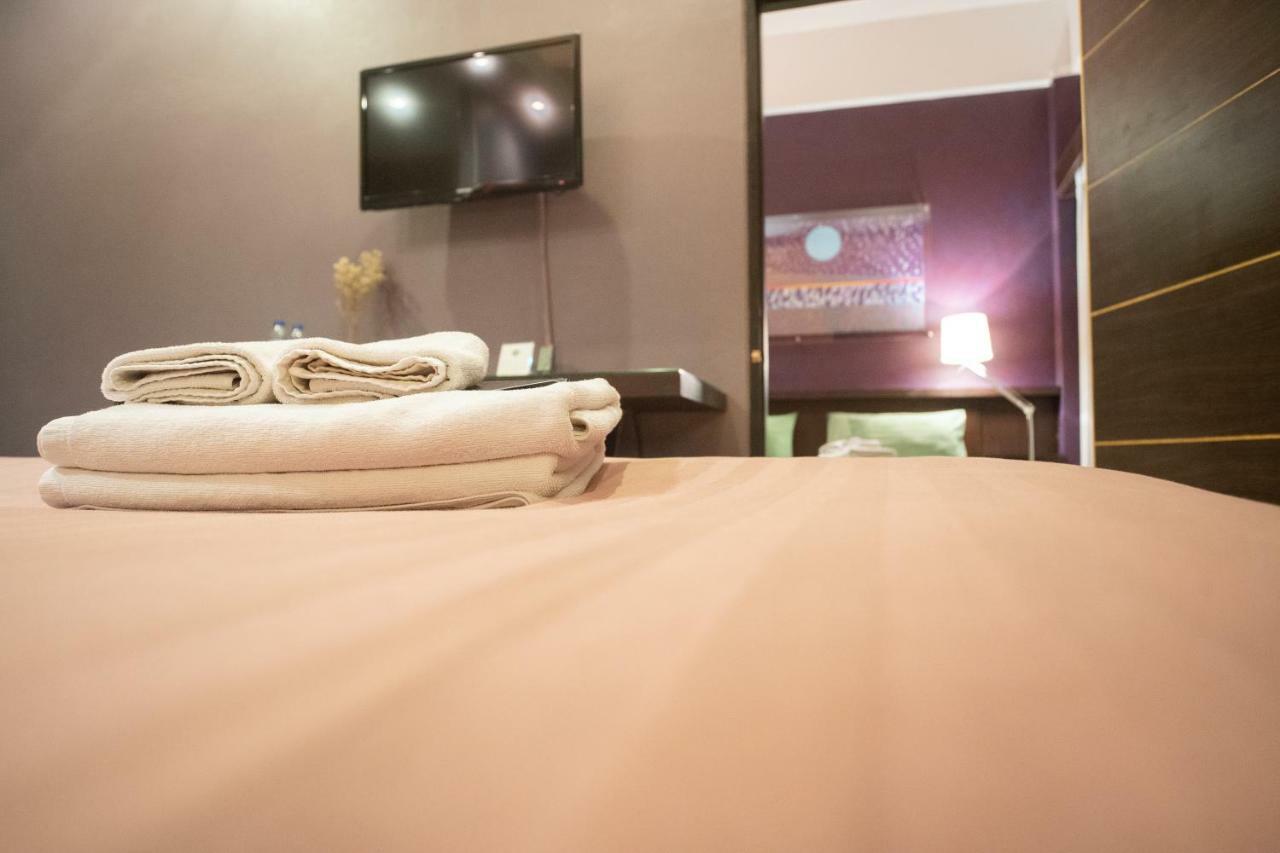 Third Rock Hostel Bangkok Ngoại thất bức ảnh