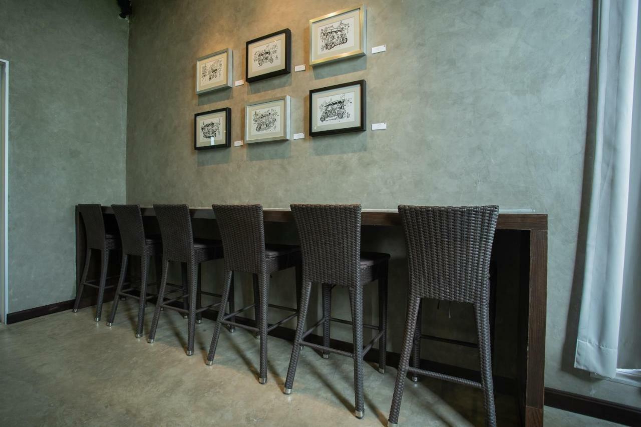 Third Rock Hostel Bangkok Ngoại thất bức ảnh