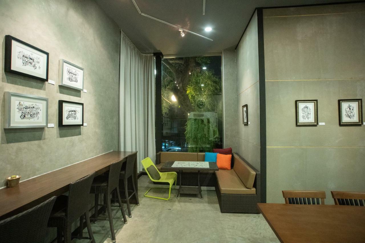 Third Rock Hostel Bangkok Ngoại thất bức ảnh