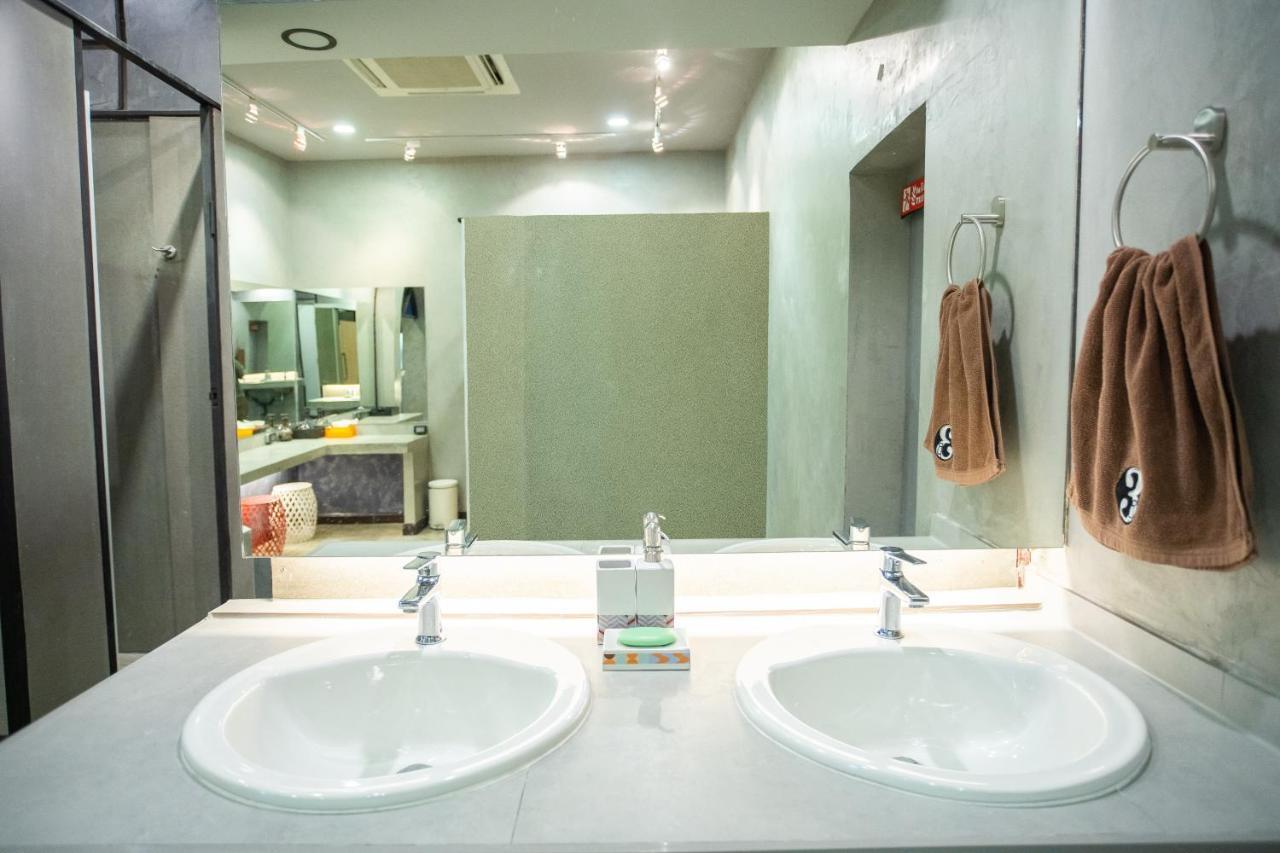 Third Rock Hostel Bangkok Ngoại thất bức ảnh