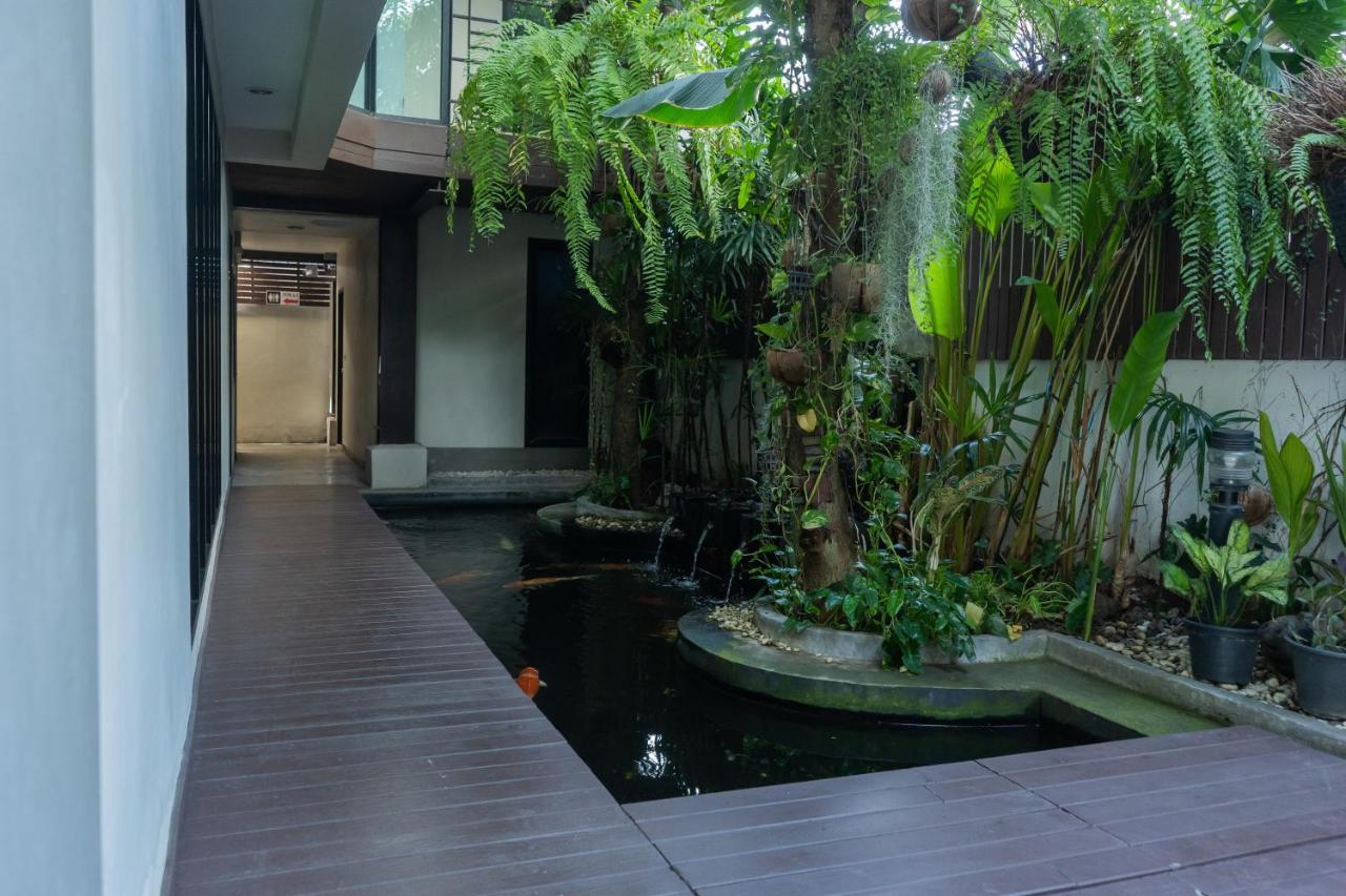 Third Rock Hostel Bangkok Ngoại thất bức ảnh