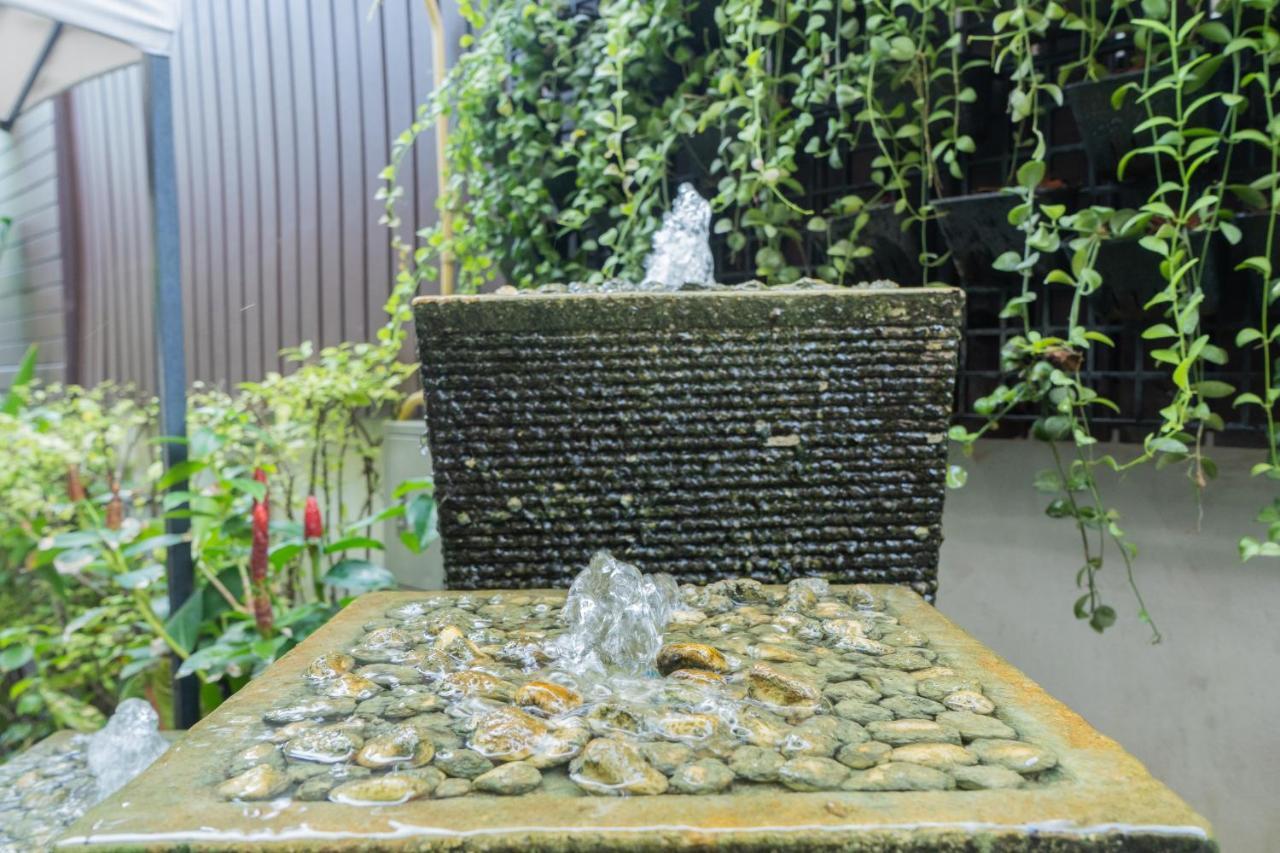 Third Rock Hostel Bangkok Ngoại thất bức ảnh